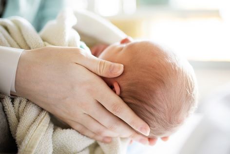 Das AMEOS Klinikum Eutin entwickelt seine Angebote rund um Geburt, Wochenbett und Neugeborenenversorgung konsequent weiter: Im Juni wird die Wochenbettstation räumlich neben die Klinik für Kinder- und Jugendmedizin ziehen. 