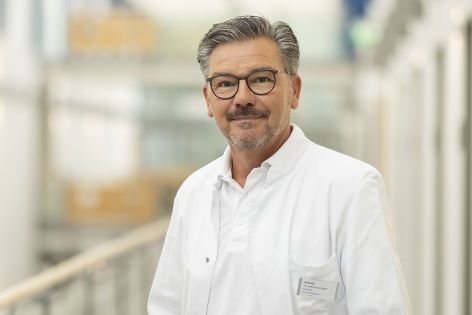 Dr. med. Denis Fauter ist neuer Chefarzt für die Intensivmedizin der AMEOS Klinika Eutin und Oldenburg.