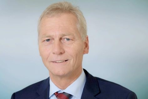 Schön Klinik Neustadt gewinnt Dr. Klaus Schmolling als neuen Klinikleiter 