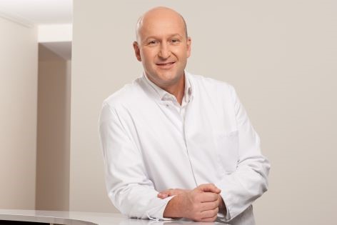FOCUS-Nominierung: Dr. Roman Koch Top-Spezialist für Proktologie, Hernienchirurgie und Gallenwegschirurgie zählt zu den besten Ärzten Deutschlands