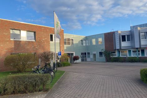 Das 1963 eröffnete Agnes Karll Krankenhaus in Bad Schwartau feiert Jubiläum. Die Besonderheit der Klinik ist die „Behandlung aus einer Hand“, die durch den Status als Belegkrankenhaus seit über 60 Jahren gelebt wird.