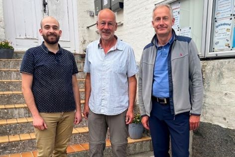  Helios Klinikum Schleswig: Ehrenamtliche Zusammenarbeit stärkt Menschen mit Prostataerkrankungen.