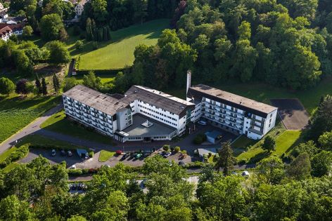 Die Klinik Rabenstein firmiert künftig als VITREA Klinik Rabenstein GmbH.