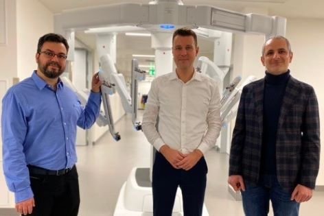 Schön Klinik Rendsburg: Dr. Filimon Antonakis und Dr. Osama Andura sind die neuen Chefärzten der Urologie sowie der Allgemein- und Viszeralchirurgie.